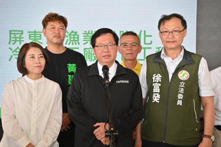 2024年5月13日_1行政院副院長鄭文燦視察屏東縣漁業國際化冷鍊加工廠、枋寮區漁會製冰廠 聯訪照　共9張