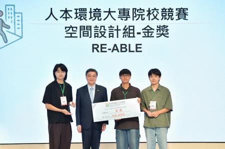 2026年8月5日行政院長卓榮泰出席2026馬路好行暨人本環境大專院校競賽頒獎典禮　共6張