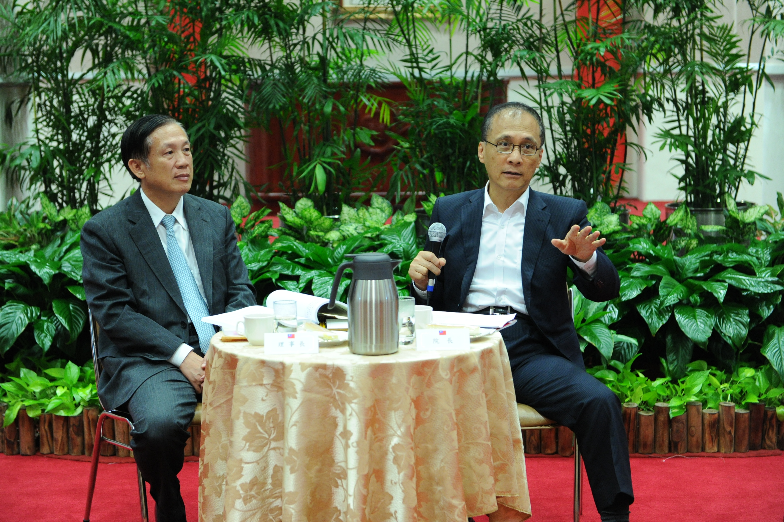 首場增辦商業領袖座談會  林揆面對面溝通持續傾聽建言 　共3張