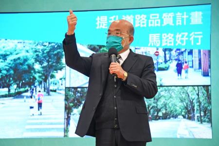 2022年1月20日行政院長蘇貞昌出席「馬路好行」頒獎典禮1.jpg