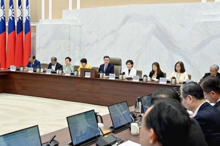 2024年9月2日行政院長卓榮泰主持「行政院113年第4次治安會報」S__108478959_0 　共5張