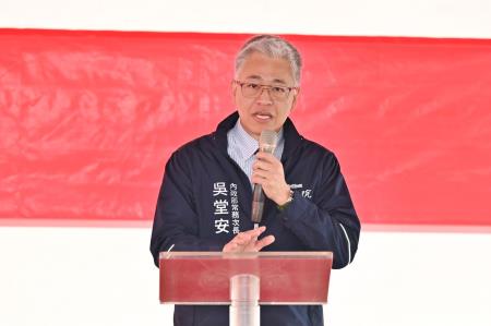 2024年3月11日-2行政院長陳建仁視察彰化縣員林市龍燈公園滯洪池工程4 　共9張