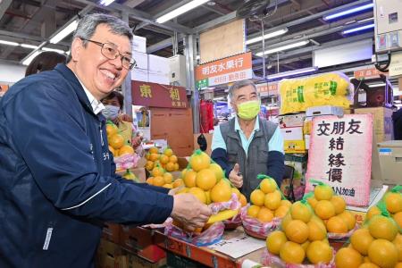 2024年1月30日行政院長陳建仁視察臺北市第一果菜批發市場S__8724582_0.jpg