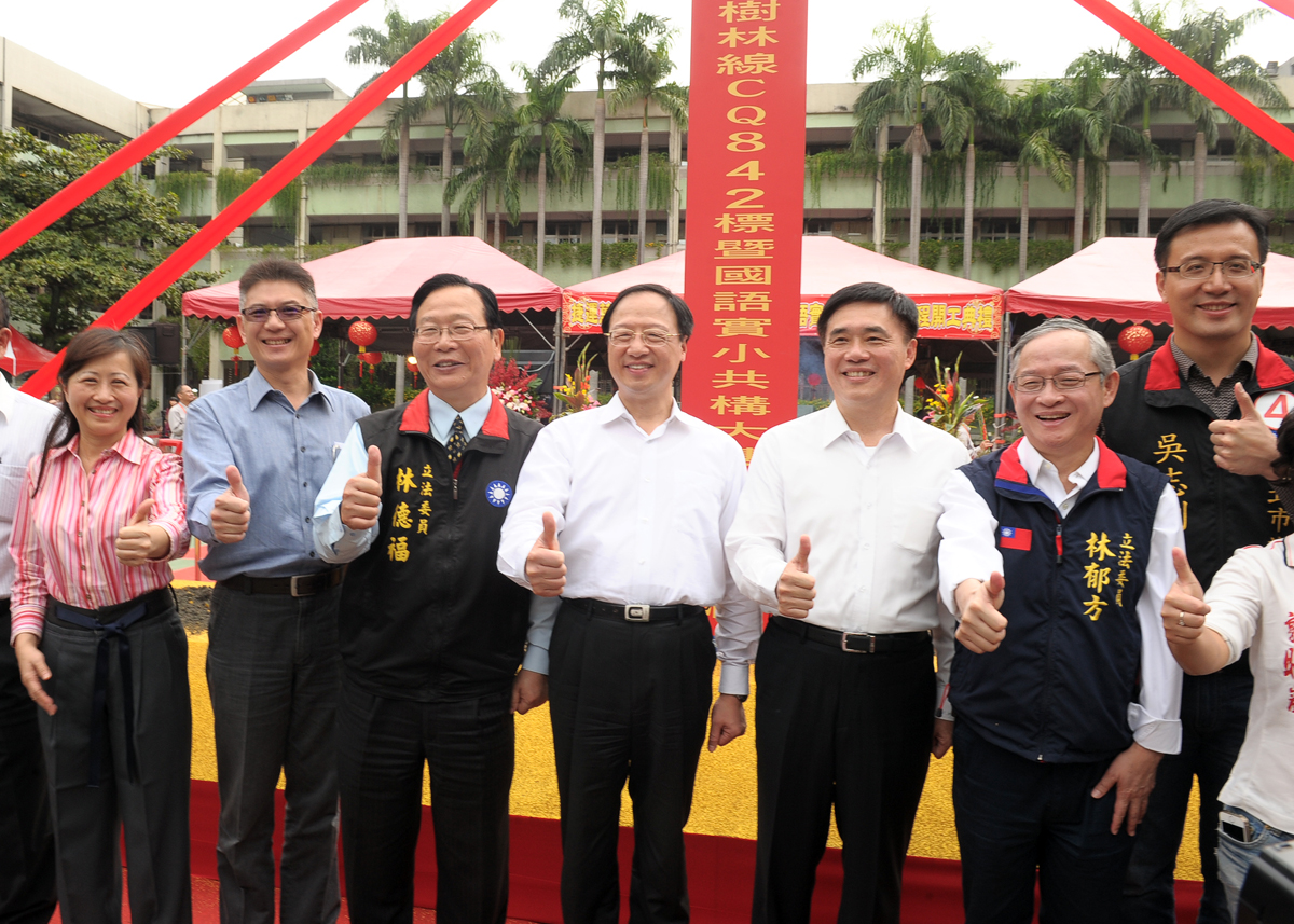 江揆：萬大線可解決民眾塞車困擾 繁榮地方經濟與生活 　共3張