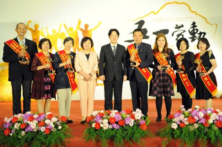 20180430行政院長賴清德出席「 107年度五一勞動節全國模範勞工表揚典禮」-2　共3張