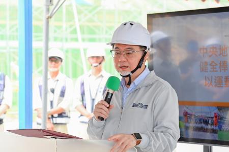 2026年5月16日行政院長卓榮泰視察屏東國際棒球場工程進度 　共6張