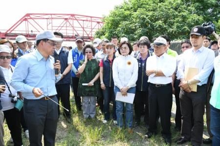 1080426行政院長蘇貞昌視察濁水溪揚塵防制辦理情形3　共12張