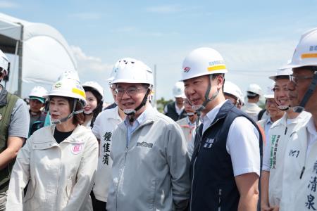 2026年5月16日行政院長卓榮泰視察高速鐵路屏東車站特定區路段臺鐵改善暨六塊厝車站遷建建設計畫進度 　共6張