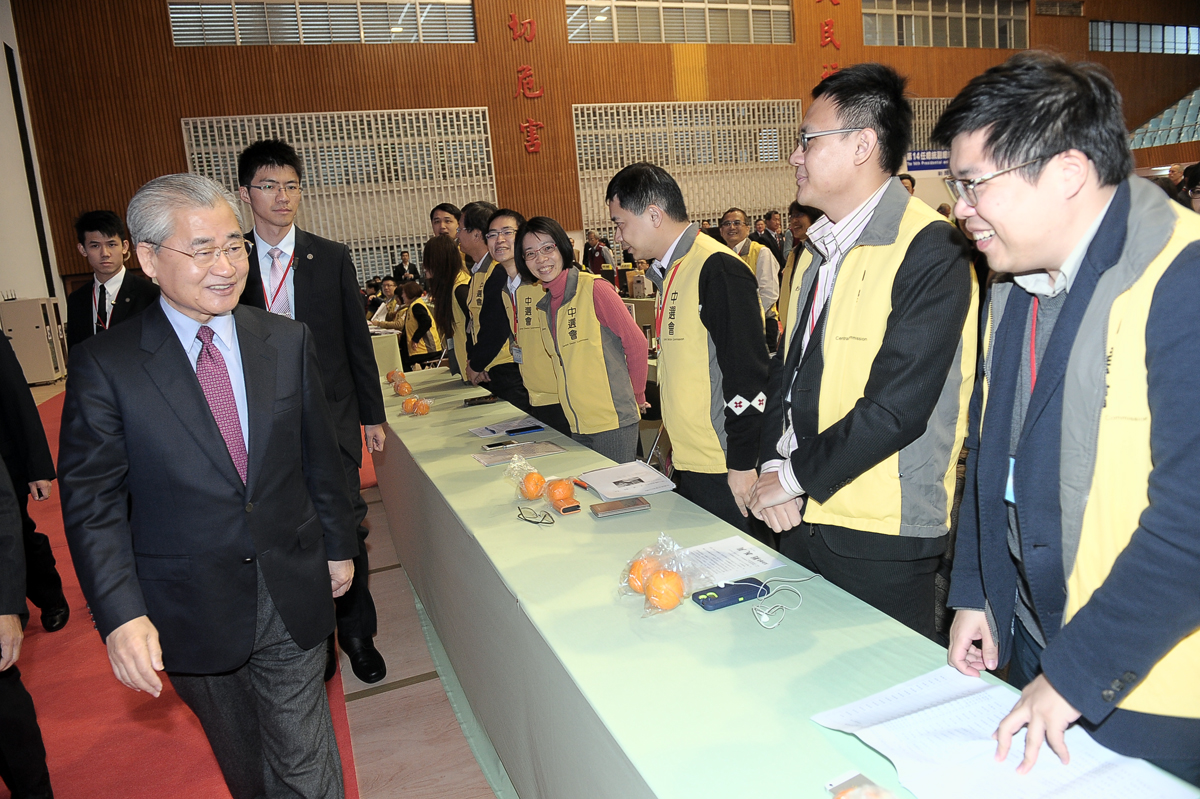 毛揆：選舉激情後仍應團結 共同面對未來挑戰 　共4張