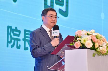 2026年8月24日行政院長卓榮泰出席「2026行政院生技產業策略諮議委員會議」開幕式　共5張