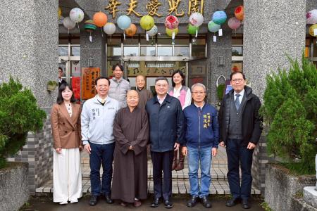 2026年2月8日行政院長卓榮泰參訪「財團法人宜蘭縣私立佛教幸夫社會福利慈善事業基金會附設幸夫愛兒園」 　共8張