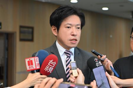 2026年8月21日行政院秘書長張惇涵出席114年調解案件榮獲中央各獎項績優人員表揚大會 　共6張