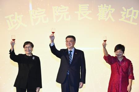 2024年9月10日行政院長卓榮泰出席「 僑委會僑務委員會議」行政院院長歡迎酒會5　共6張