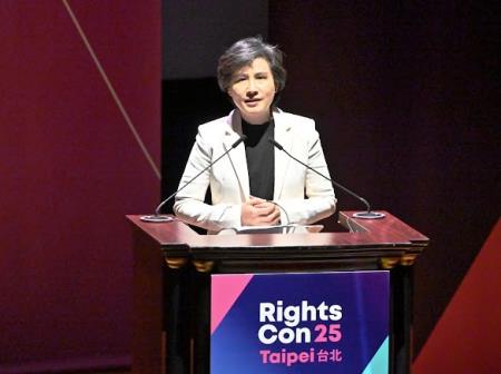 2025年2月24日行政院副院長鄭麗君出席「RightsCon全球數位人權大會」開幕式_1 　共8張