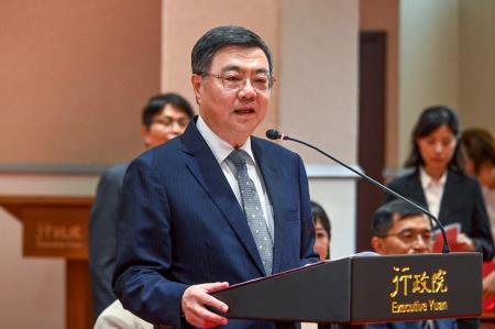 2025年10月16日-3行政院長卓榮泰接見「中華民國工業區廠商聯合總會」許正雲理事長一行 　共9張