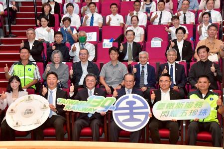 2026年6月9日行政院長卓榮泰出席臺鐵公司「115年鐵路節慶祝大會」 　共8張