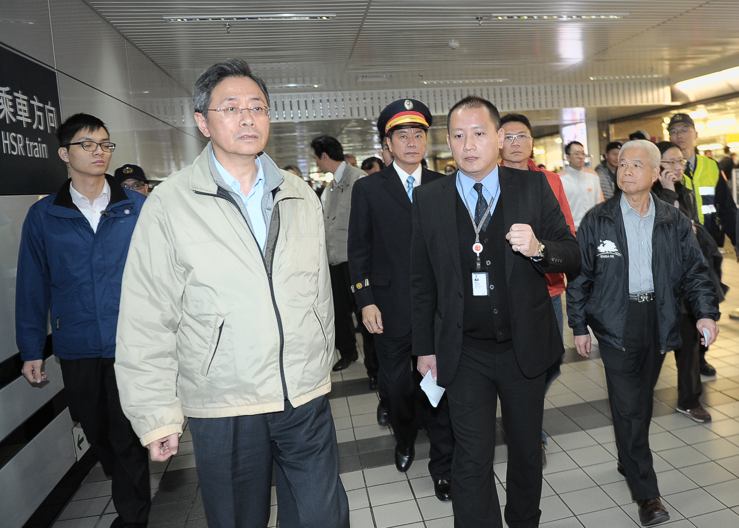 張揆視察臺北車站及臺鐵烏日站 關切災後民眾過年返鄉交通疏運情形