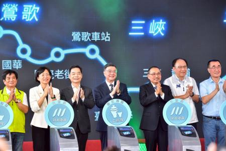 2026年6月30日行政院長卓榮泰出席「捷運三鶯線通車典禮」 　共5張