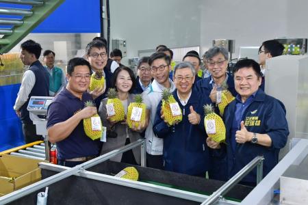 2024年3月9日行政院長陳建仁參訪屏東縣寶島南方蔬果生產合作社。