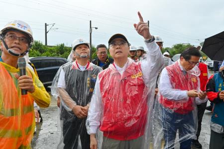 2024年7月27日行政院長卓榮泰視察台9線164.2k邊坡災點搶修情形 _5_.jpg