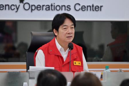 2024年10月31日行政院長卓榮泰陪同總統視導康芮颱風中央災害應變中心第五次工作會報。　共7張