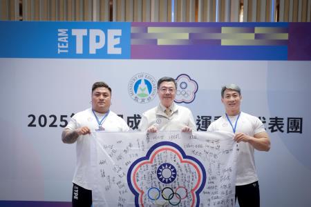 2025年8月21日行政院長卓榮泰出席2025年成都世界運動會代表團返國餐會 　共10張