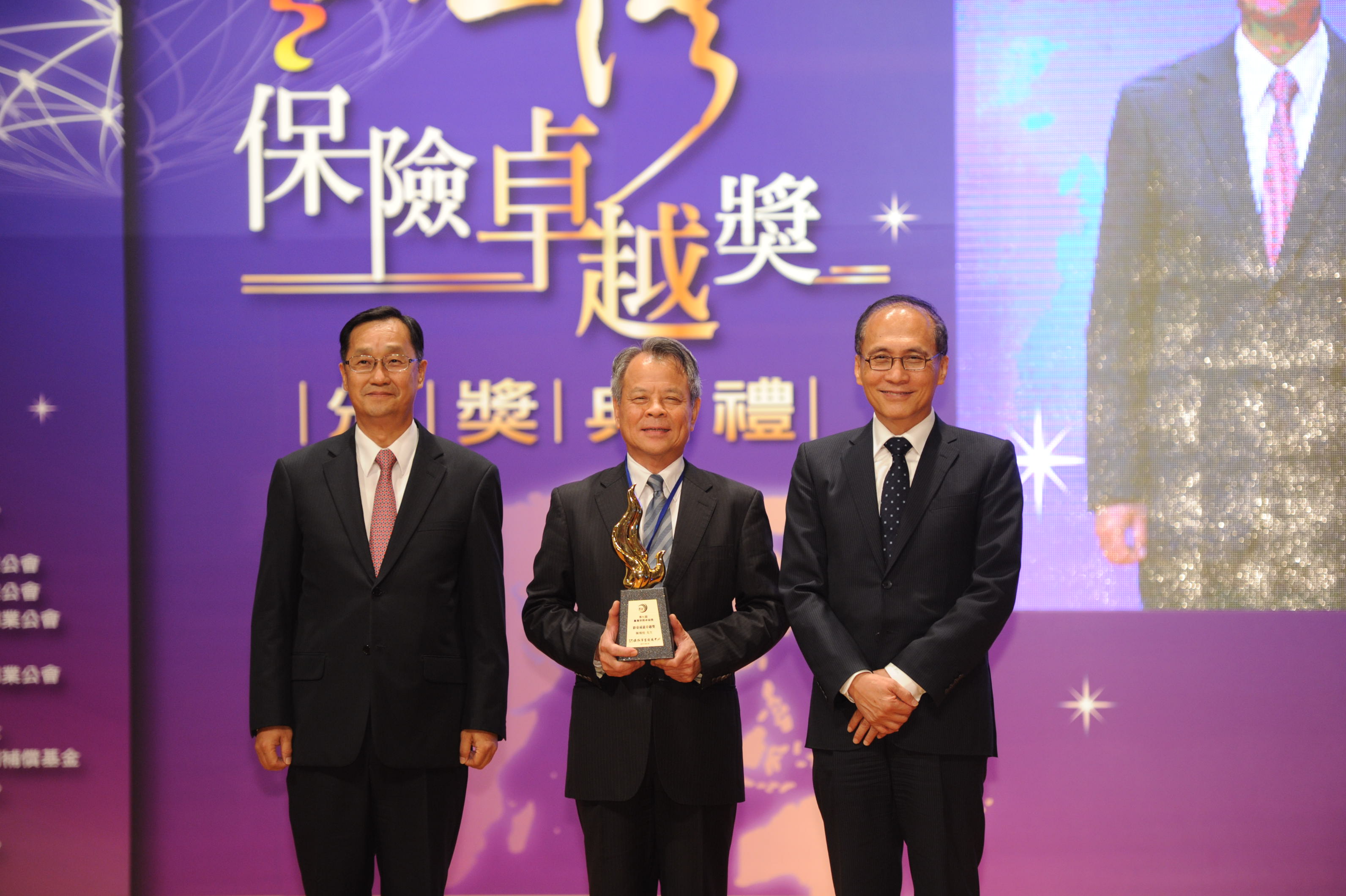 出席第七屆台灣保險卓越獎頒獎典禮 林揆期許商業保險發揮社會安定功能　共3張