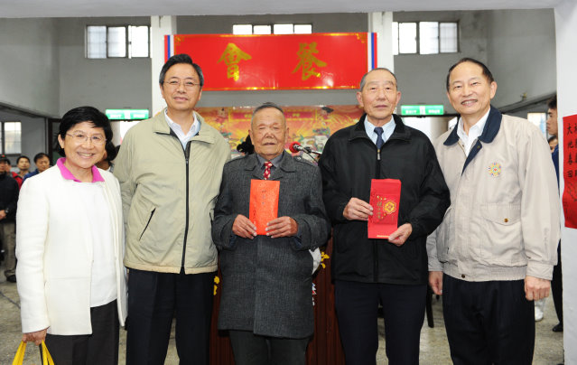 張揆關懷桃園天使中心及臺北榮家 致贈加菜金歲末送暖