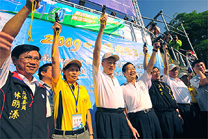 吳揆轉達馬總統祝賀2009日月潭國際萬人泳渡活動圓滿成功 　共1張