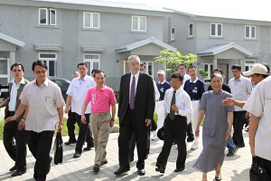 吳揆視察月眉農場永久屋基地活動中心 　共1張