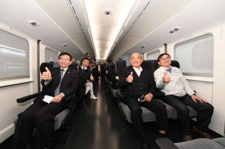 2021年12月26日行政院長蘇貞昌出席「EMU3000城際列車」首航典禮3 　共5張