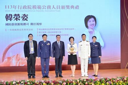 卓院長今(13)日出席113年行政院模範公務人員頒獎典禮照片 共9張　共10張