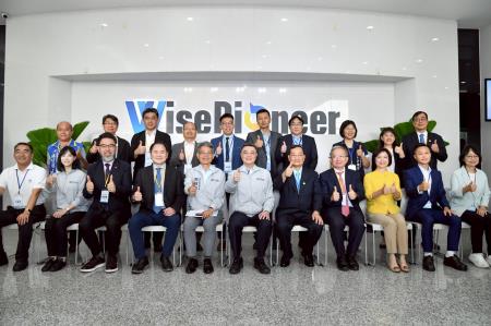 2026年6月5日行政院長卓榮泰參訪旭東機械工業股份有限公司 　共6張