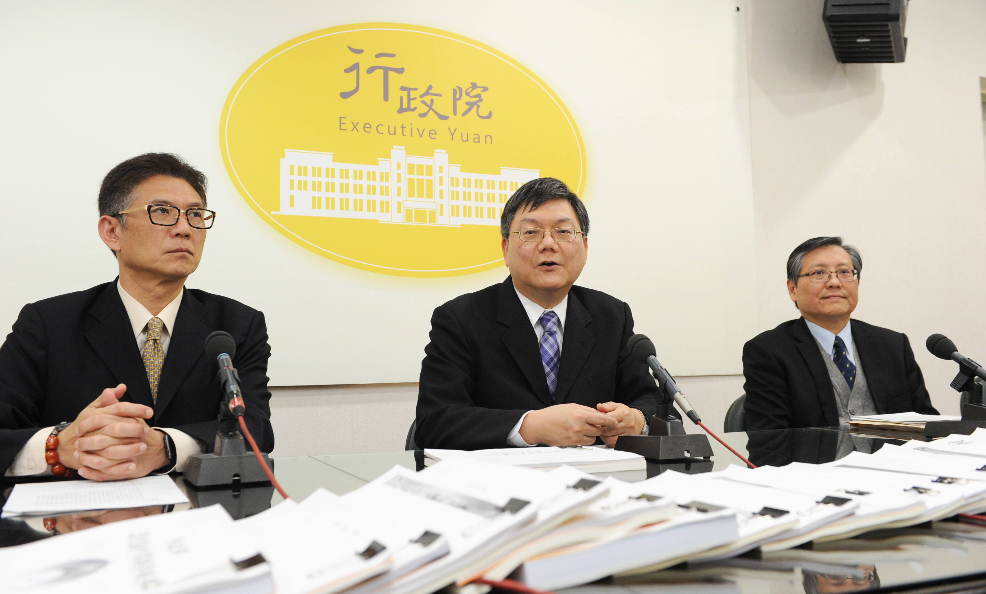 行政院完成520交接作業摘要報告 首批資料將於3月4日提供民進黨接任政府交接小組 　共4張