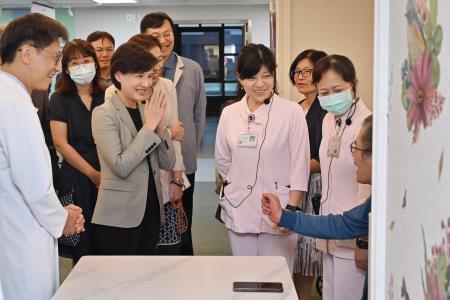 鄭副院長今（29）日鄭視察衛生福利部基隆醫院附設南港綜合長照機構照片 共4張 　共7張