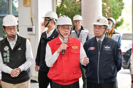2025年1月21日行政院長卓榮泰視察楠西國民小學受損情形。