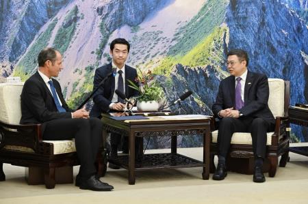 2024年10月16日行政院長卓榮泰接見歐洲經貿辦事處_EETO_谷力哲處長一行5　共7張