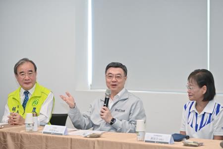 2025年7月5日行政院長卓榮泰視察斗南鎮農會精米工場公糧儲備情形-3 　共8張