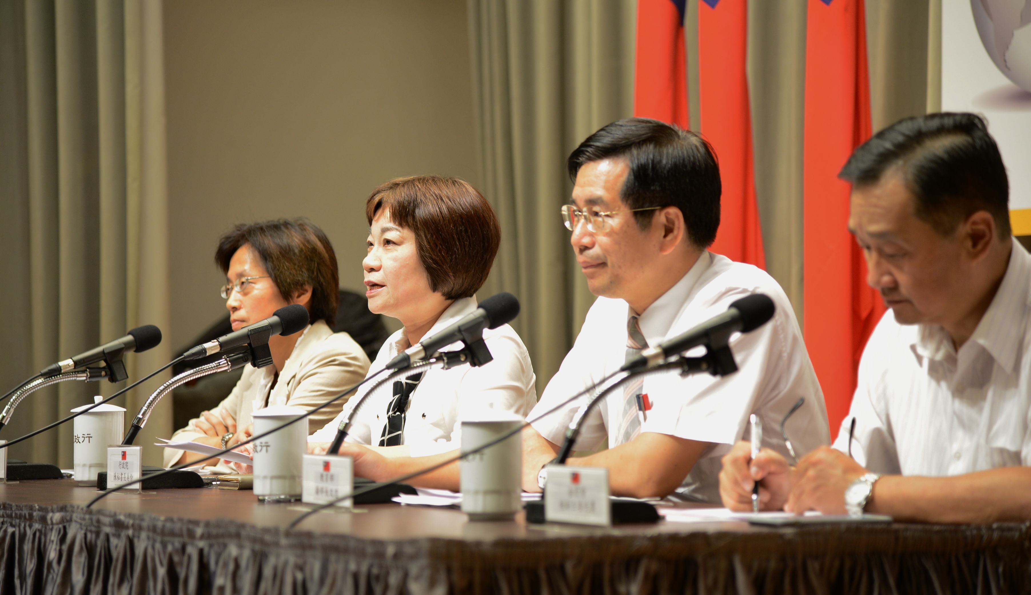政院：928放假比照「51勞動節」處理 絕非史上最亂休假 　共2張