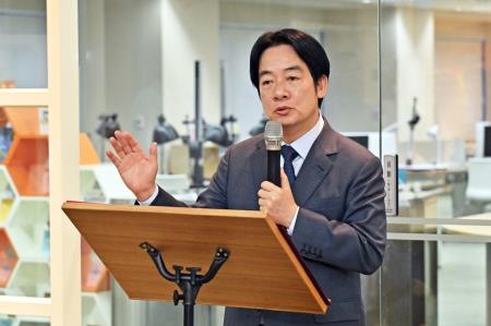 2024年7月15日行政院長卓榮泰解嚴紀念日視察「政治檔案開放應用情形」8　共9張