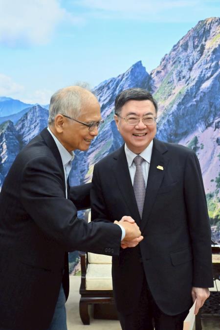 2025年8月29日行政院長卓榮泰接見仰山文教基金會游錫堃創辦人 　共8張