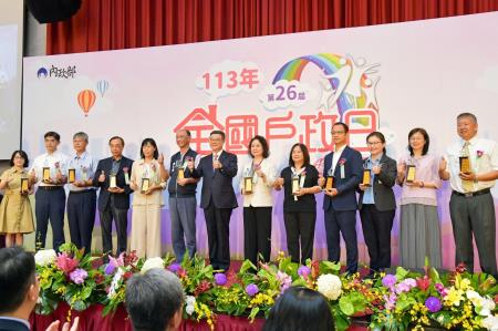 2024年7月1日行政院長卓榮泰出席「113年全國戶政日活動頒獎表揚典禮」　共7張