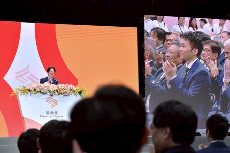 2025年9月9日行政院長卓榮泰出席運動部揭牌暨部長布達典禮 　共8張