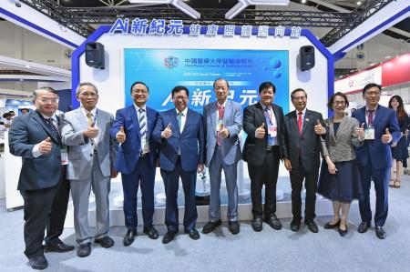 2023年7月27日行政院副院長鄭文燦出席2023 BIO Asia-Taiwan亞洲生技大展開幕式 　共11張