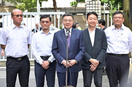 卓院長今（13）日訪視「台電職場互助教保服務中心」受訪照片　共11張
