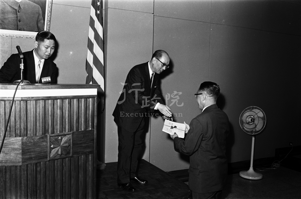1965年5月22日嚴家淦院長於公共關係研討會致詞 共1張 　共1張
