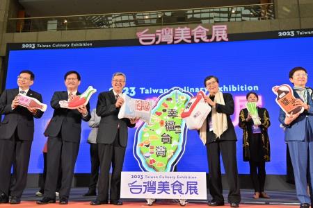 2023年8月4日行政院長陳建仁出席「2023台灣美食展」2.jpg