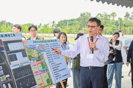 2026年5月16日行政院長卓榮泰視察屏東科技產業園區擴區開發及招商情形 　共6張