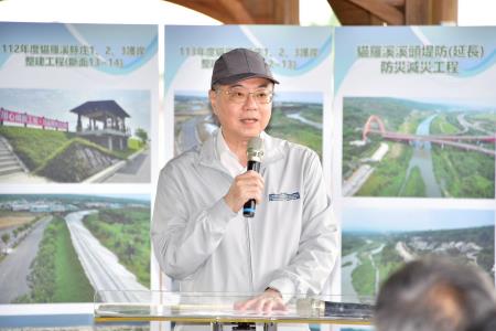 2025年7月5日行政院長卓榮泰視察彰化芬園貓羅溪溪頭堤防河道整理改善工程　共6張