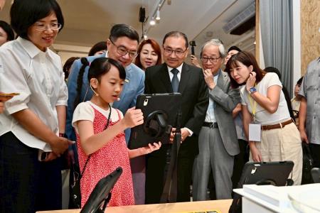 2025年5月24日行政院長卓榮泰出席「國家兒童未來館」願景館開幕典禮_6　共10張